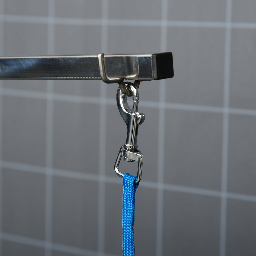 PawHut Hund Trimmtisch Tierpflegetisch drehbar trocknen Tabelle mit verstellbaren Arm rutschfeste Tischplatte Verriegelungssystem Aluminium-Legierung Rand Edelstahl Rahmen Sicherheit Leine Ø65x H10